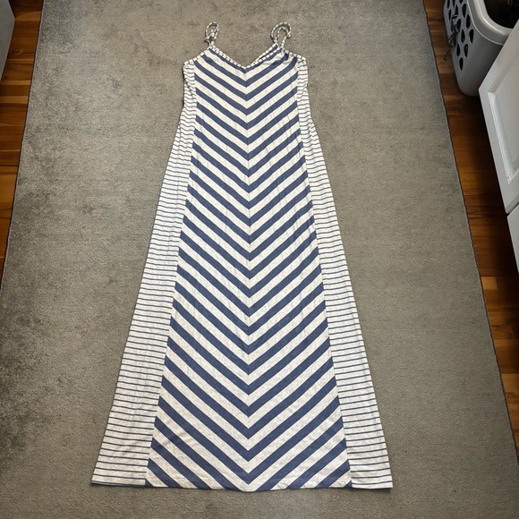 Tommy Bahama Dresses & Skirts - Tommy Bahama Sleeveless V Neck Chevron Maxi Dress Blue Grey